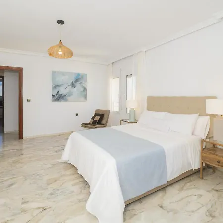 Cubo's Seaview Port & Free Parking Малага