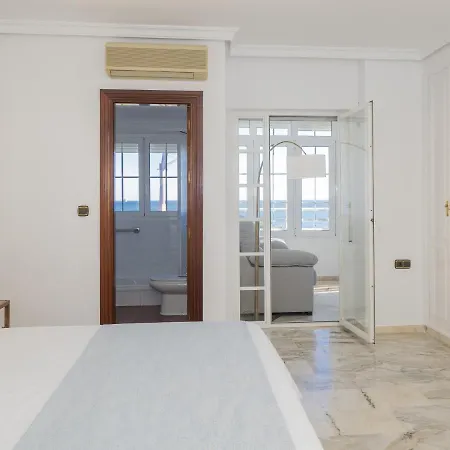 Cubo's Seaview Port & Free Parking Апартаменты